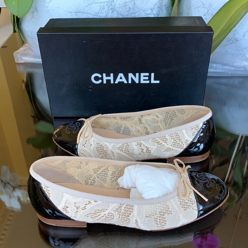 Chanel Black & Nude Lace Ballerina Flats